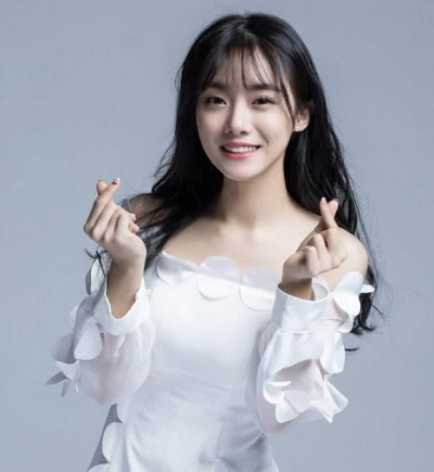 Rookie刚分手 疑似新女友曝光！韩国白富美御姐