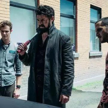 《黑袍纠察队》女演员晒写真！长裙超耀眼