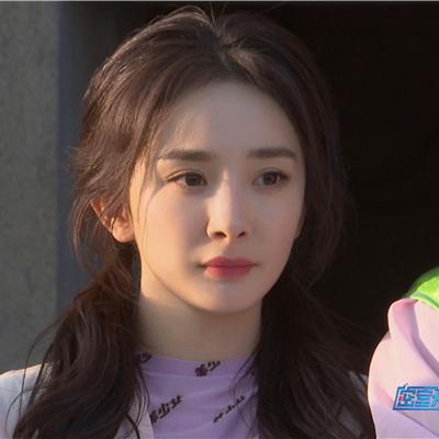 女子当街被机器人吓到医院 警察将机器人押送带走