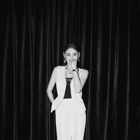 张柏芝二十年前美照曝光 时尚穿搭风如今仍被热议