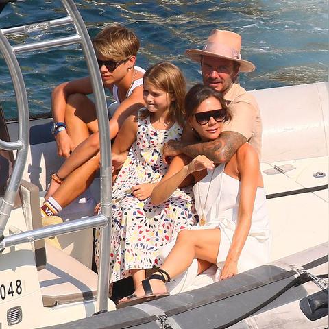 2012DNF夏日礼包深度拆解，绝版泳装套为何成老玩家情怀收割机？