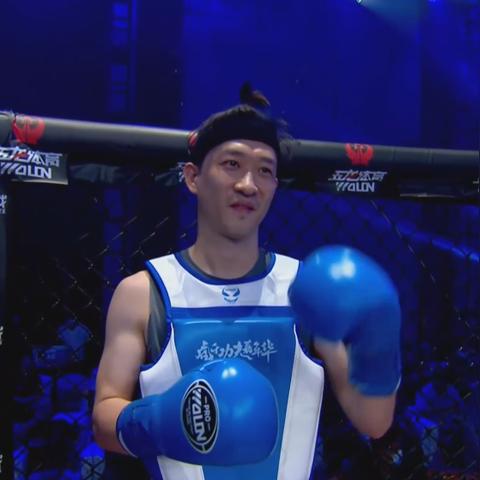 "向佐差点踢到主持人的头"热搜 向佐道歉:对不起100遍