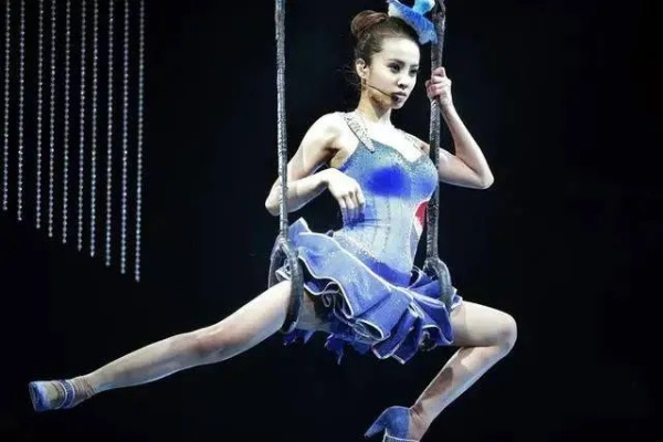 特技演员说蔡依林台下是i人：最讲话声音低低的 非常亲和