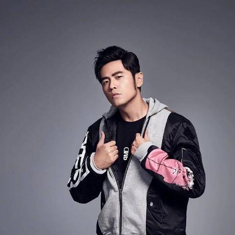 周杰伦又在喝珍珠奶茶登热搜 粉丝:奶茶才是本体