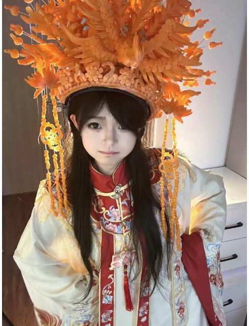 博主用牙齿啃胡萝卜雕出万里长城 自称全网牙雕第一人