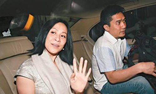 朋友晒梁朝伟刘嘉玲合影：一眼就看出夫妻谁做主