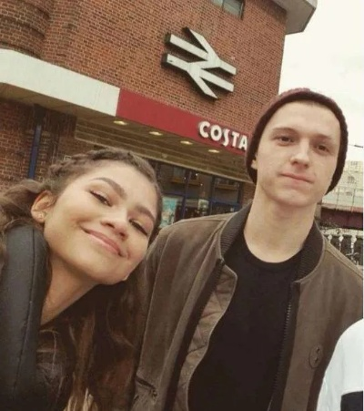 悉尼妹缺席演员合影！因荷兰弟和赞达亚矛盾升级？