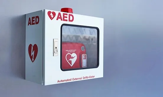 保时捷车主回应车窗被砸取AED救人:人命比玻璃重要