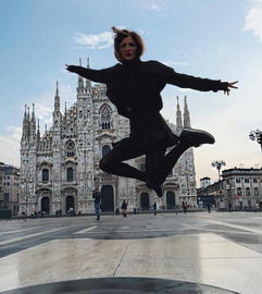 47岁男子娶82岁老太 猎奇比擦边更具吸引力的动态图