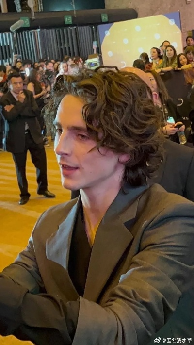 甜茶中国行宣发抽象象引热议 网友：诡异得像AI