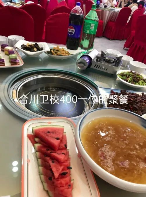 网友吐槽6人聚餐餐位费48元：比菜还贵 又不好意思退