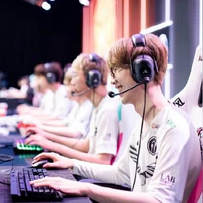 小钰堂哥怒斥Rookie出轨：不想结婚还脚踩两条船！