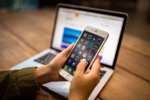 主导设计的高管都润了 苹果居然还在死磕"液态玻璃"？