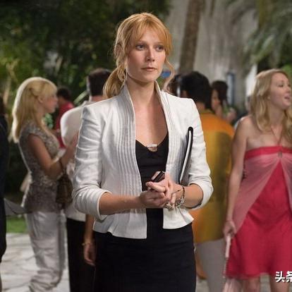 格温妮斯·帕特洛在奥斯卡颁奖典礼遇着装意外 造型争议引爆全网