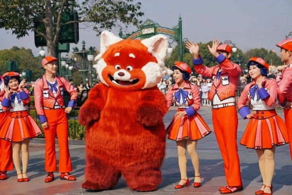 上海迪士尼小熊猫美美首发亮相，打卡路线、限定周边、隐藏福利全攻略