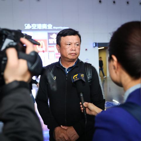 神似梅西男子遭围堵合影，撞脸明星流量能变现多久？全链路解析