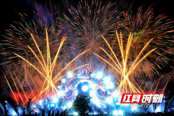 魔域携手浏阳烟花之乡，双向赋能解锁次元新玩法