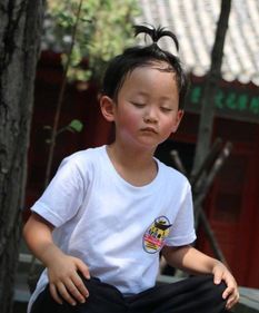 69岁赵本山近况曝光：已不出来工作 每天跑步动一动