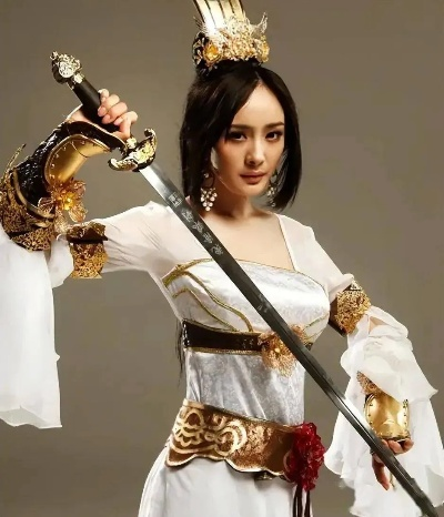 天下贰杨幂代言款飒爽输出型玩法全解，职业适配+实战案例+速成技巧