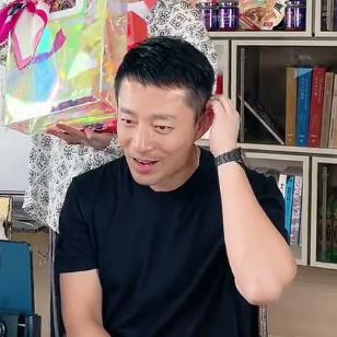 曝小S深夜醉酒痛哭至无法行走 被扶至范玮琪家留宿