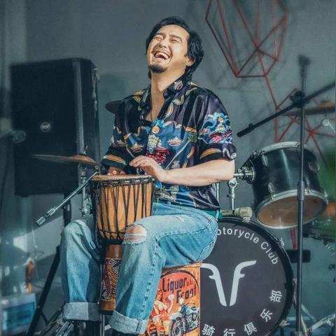 “男二以下 AI演员”冲上热搜 影视行业AI替代争议引全民热议