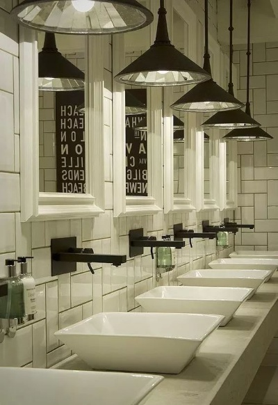 商场洗手间纸巾洗手液“捉迷藏” 追求高级失了便捷