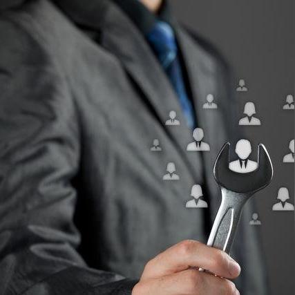 前同事背调一句话：男子月薪少5千