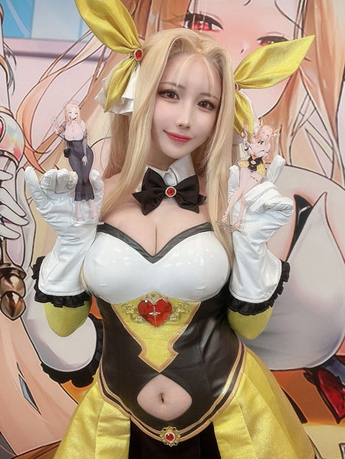 日本模特cos《棕色尘埃2》魔法少女ut妈 大雷露肚脐很吸睛！