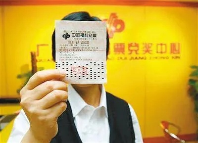 男子买彩票从年轻买到退休 终于中1046万