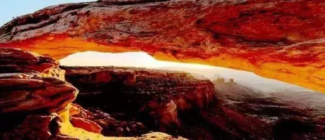 《红色沙漠》的“瀑布”太难绷：真的就像是一块布