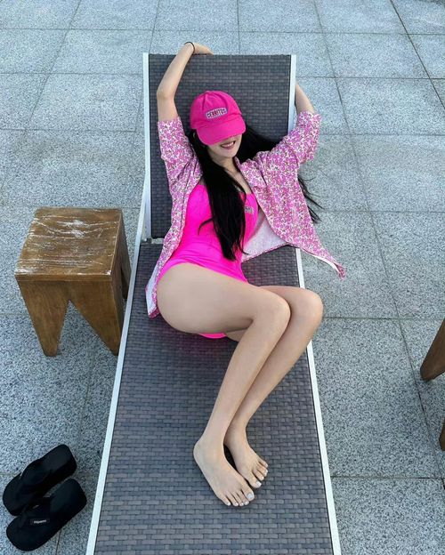 玉足贴脸！韩援Yasal新图来了：我觉得很神圣呀