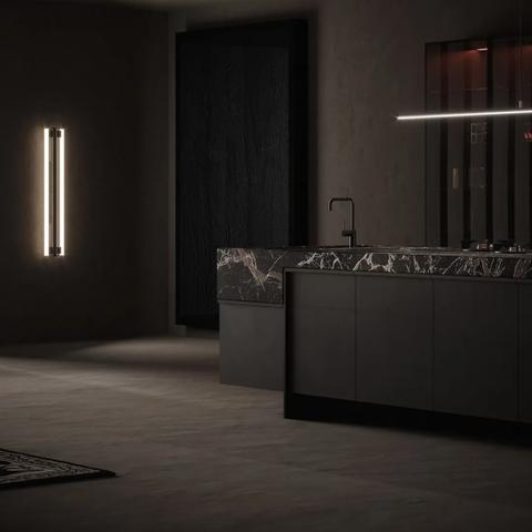 顾客用餐时天花板掉下人腿！店家回应