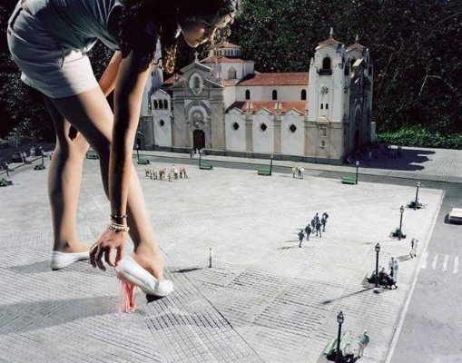 《女巨人游乐场》再发新片！带派大脚直接怼脸