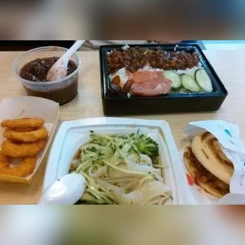 "魏家凉皮汉堡"登热搜:卖15元用料扎实 被赞性价比高