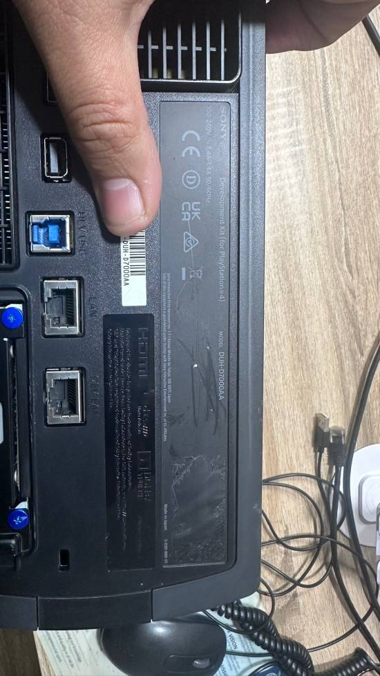 我以为是PS6呢！埃及老哥晒PS4 Pro开发套件引围观