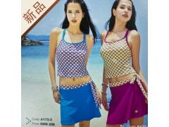 《海滩救护队》翻拍 众主演大晒标志红泳装片场照