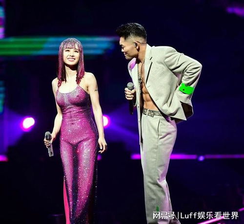 戴佩妮自曝演唱会战袍"胸前两颗太高" 不得不拍扁