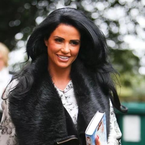 英国改用塑料钞票：“吃钱”现象显著减少！