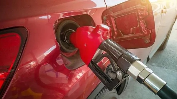 今晚过后国内油价将大涨 加满油多花百元！中石化APP被挤崩