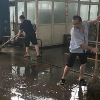 僵尸世界大战+雪地奔驰？开年最爽游戏《毒液突击队》到底有多上头？