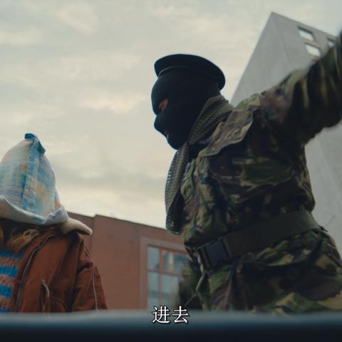 成都马拉松"劈叉姐""打包哥"被禁赛！影响比赛安全