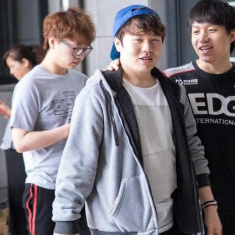 管泽元余霜晒出B超照官宣怀孕！棋手战鹰送祝福