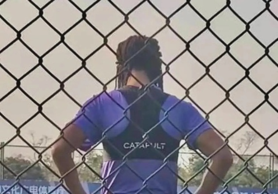 处罚升级！川超球员飞踹裁判全国禁赛5年