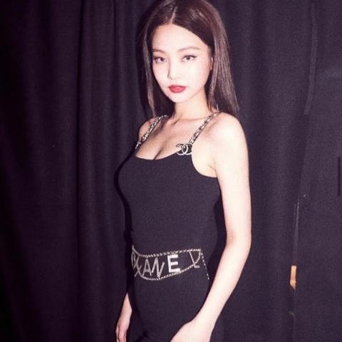 Jennie比基尼大片 误入商K深处的动态图