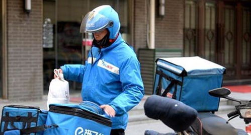 小伙在家玩捆绑被困 外卖小哥听到呼救声报警救出