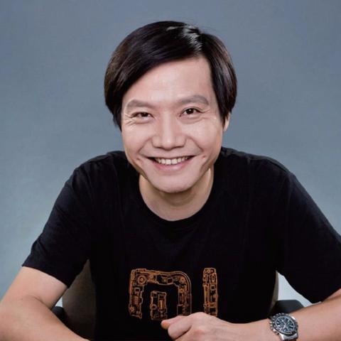 雷军又上热搜 手机背屏壁纸是“逆天改命”圈粉无数：这么成功还这么努力