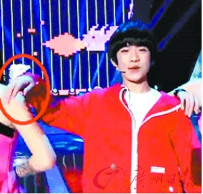 金希澈单手“秒解内衣扣”被审判：靠低俗吸引眼球！