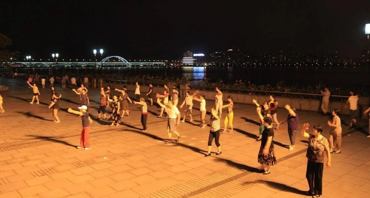 史上最逆天的5类广场舞，精准匹配健身、涨粉、社交需求，从入门到出圈全指南