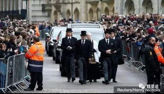 张雪峰追悼会今日举行 民众自发起大早排长队送别