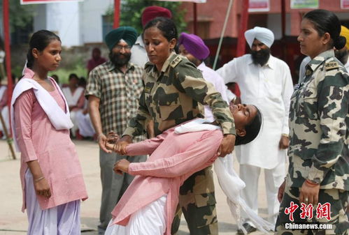 印度50岁助理教授上课突然求婚女学生 遭学生集体围殴